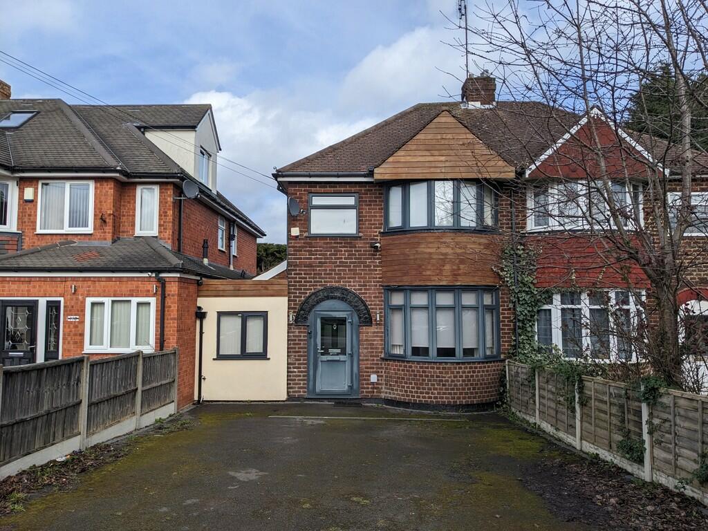3 bedroom semi-detached house for rent in Melton Avenue, Solihull, West Midlands, B92