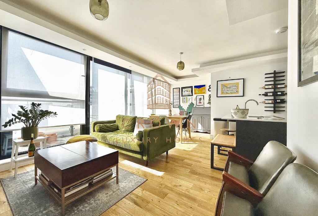 Main image of property: High Road, North Finchley