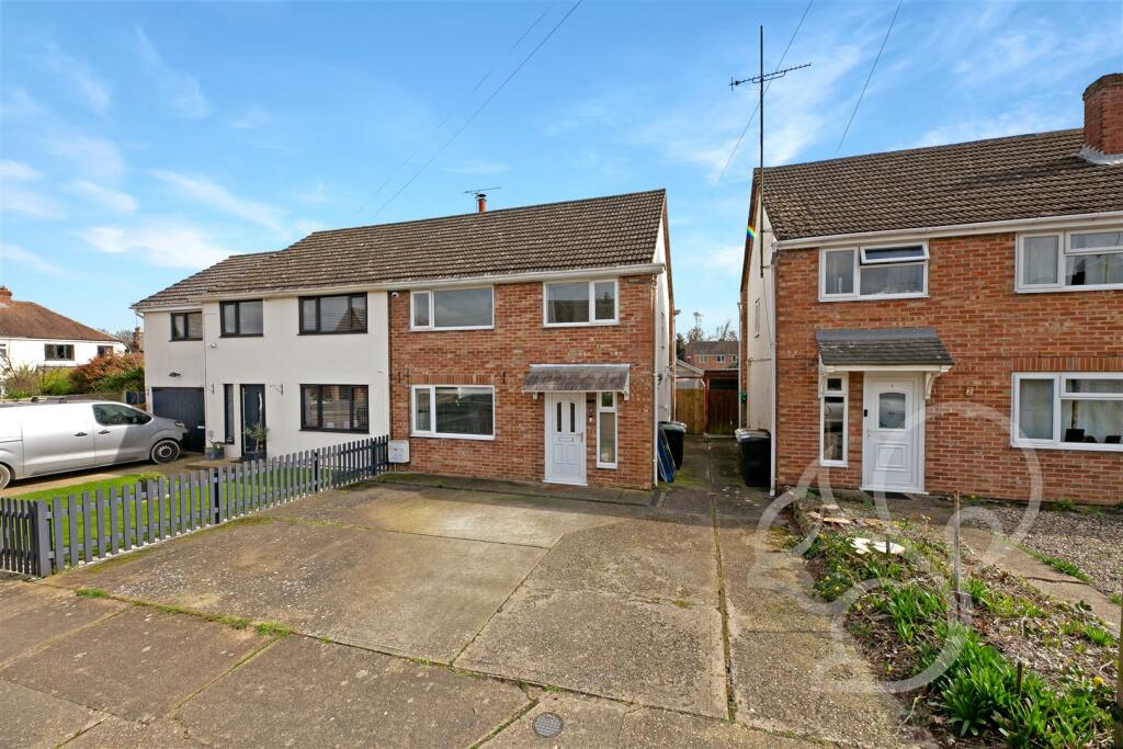 3 bedroom semidetached house for sale in Aldis Avenue, Stowmarket, IP14