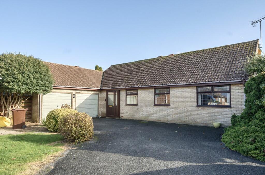 4 bedroom detached bungalow for sale in Curlescroft, Aldwick Felds, PO21