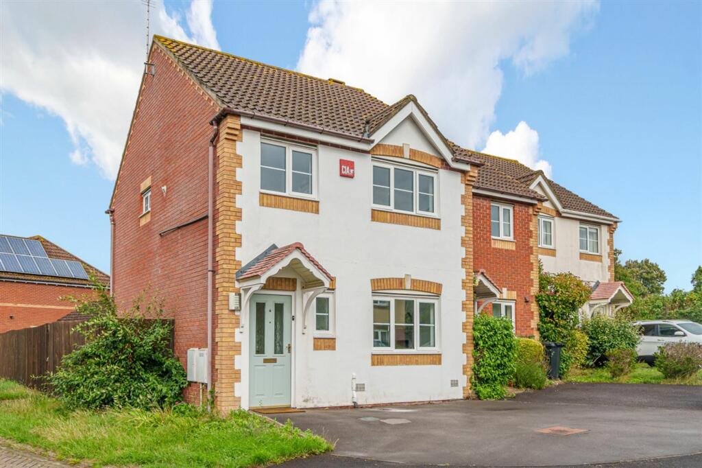 3 bedroom semidetached house for sale in Lark Way, Emsworth, PO10