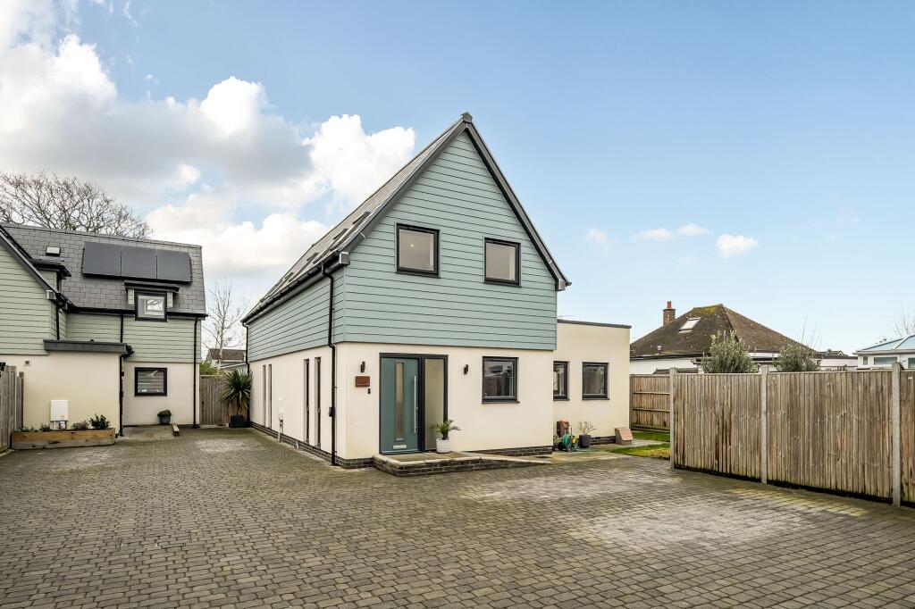 Main image of property: 7B Selsmore Avenue, Hayling Island, PO11