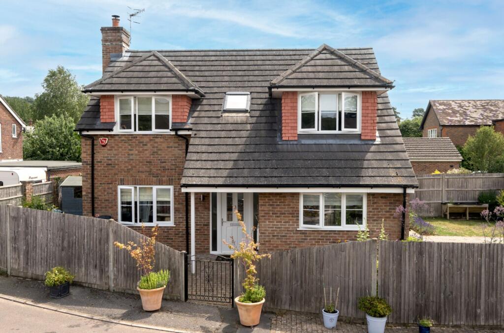 Main image of property: Sherwood Close, Liss, GU33