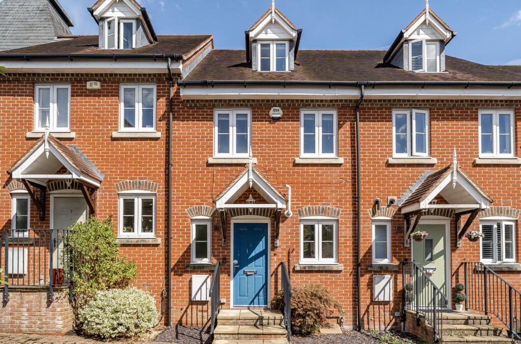 Main image of property: Silver Birch Mews, Greatham, GU33