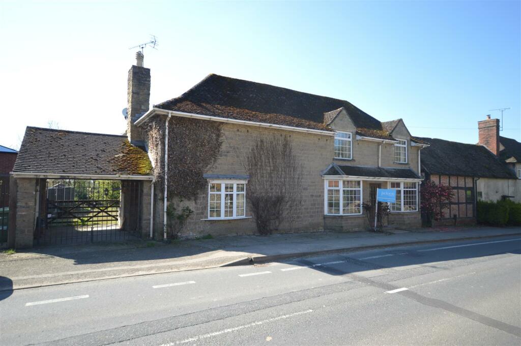 4 bedroom detached house for sale in Shobdon, Leominster, HR6