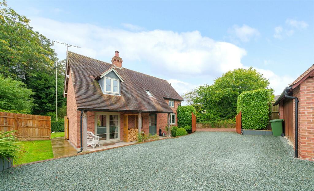 3 bedroom detached house for sale in Brimfield, Ludlow, SY8