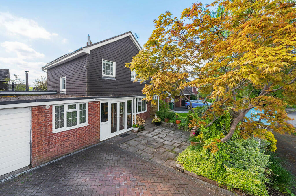 4 bedroom link detached house for sale in Bearcroft, Weobley, HR4