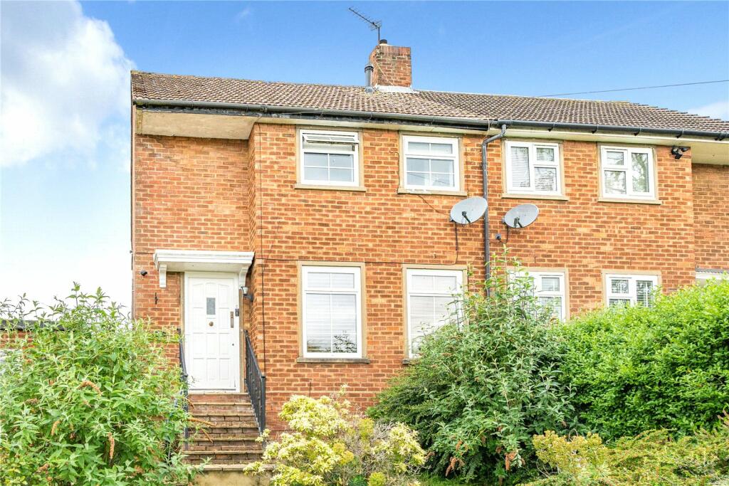 2 bedroom semidetached house for sale in Forbes Avenue, Potters Bar