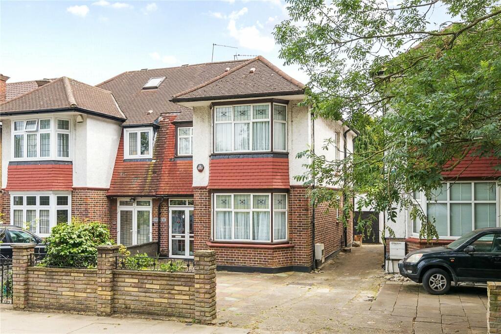 3 bedroom semidetached house for rent in Powys Lane, Palmers Green