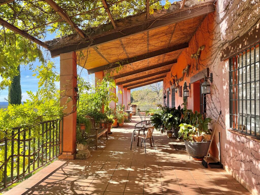 Main image of property: Castile-Leon, Avila, Piedralaves