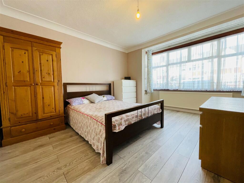 4 bedroom terraced house for rent in Fishponds Road, Tooting, SW17