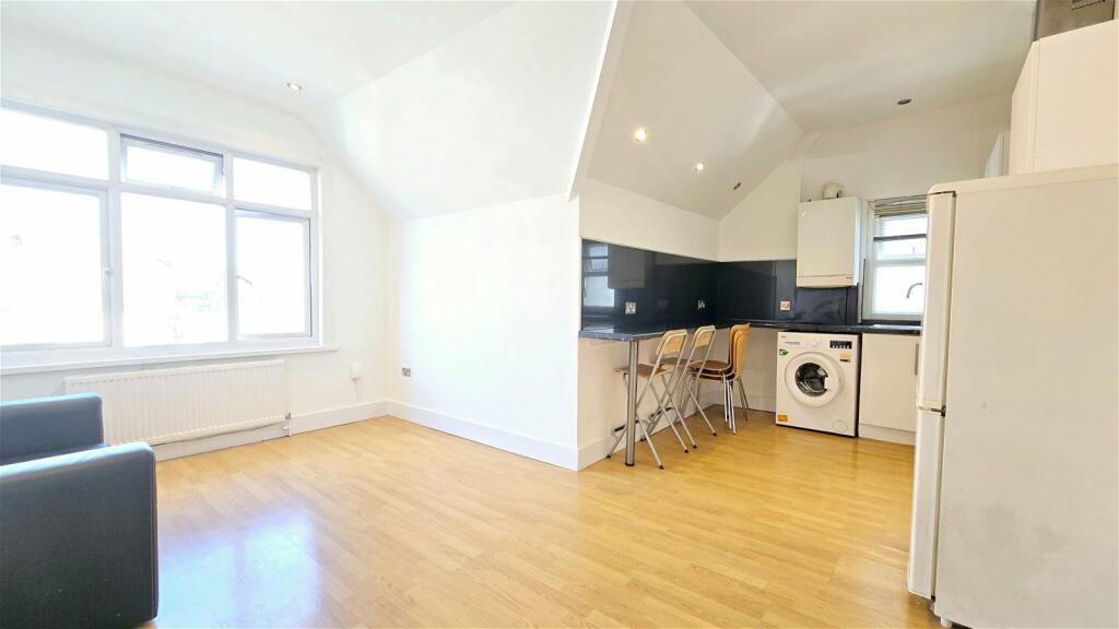 1 bedroom flat for rent in Westwell Road, Streatham Common, SW16