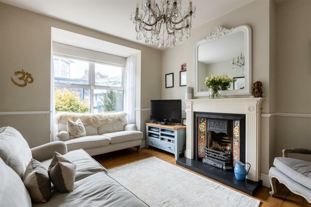 3 bedroom house for sale in Lesbourne Road, Reigate, RH2