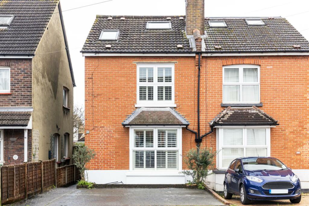 3 bedroom semidetached house for sale in St. Johns Road, Redhill, RH1