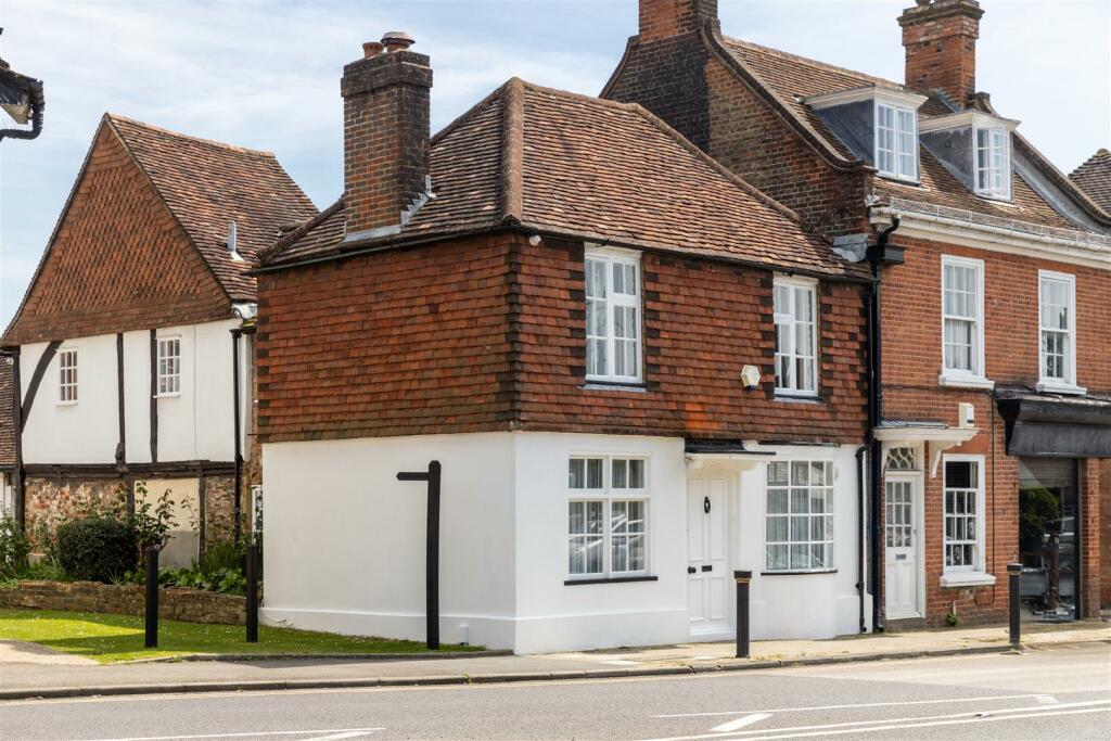 3 bedroom link detached house for sale in High Street, Merstham