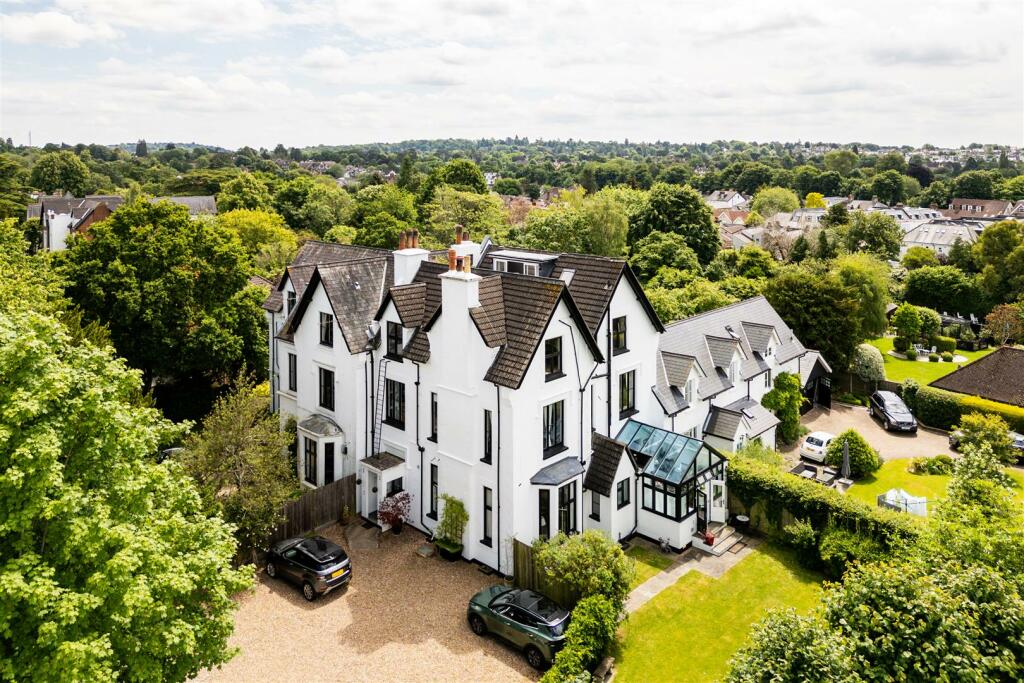 1 bedroom flat for sale in Wray Park Road, Reigate, RH2