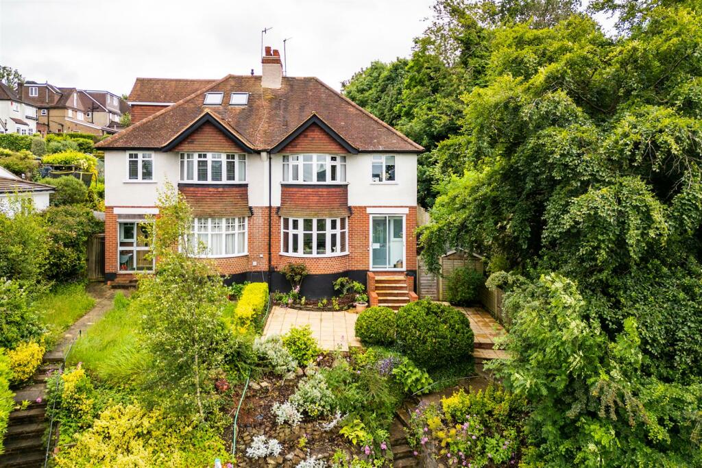 3 bedroom semidetached house for sale in Nutfield Road, Redhill, RH1