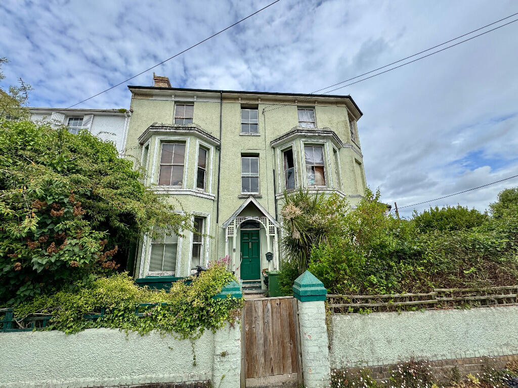 6 bedroom semi-detached house