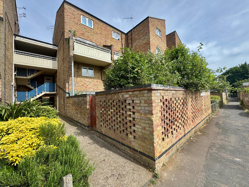 Main image of property: Woburn Close, Cambridge, CB4