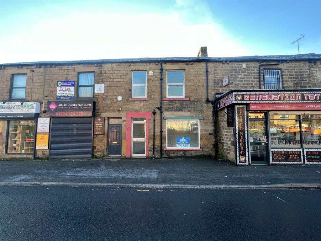 High street retail property to lease in Wellington Street, Batley, WF17
