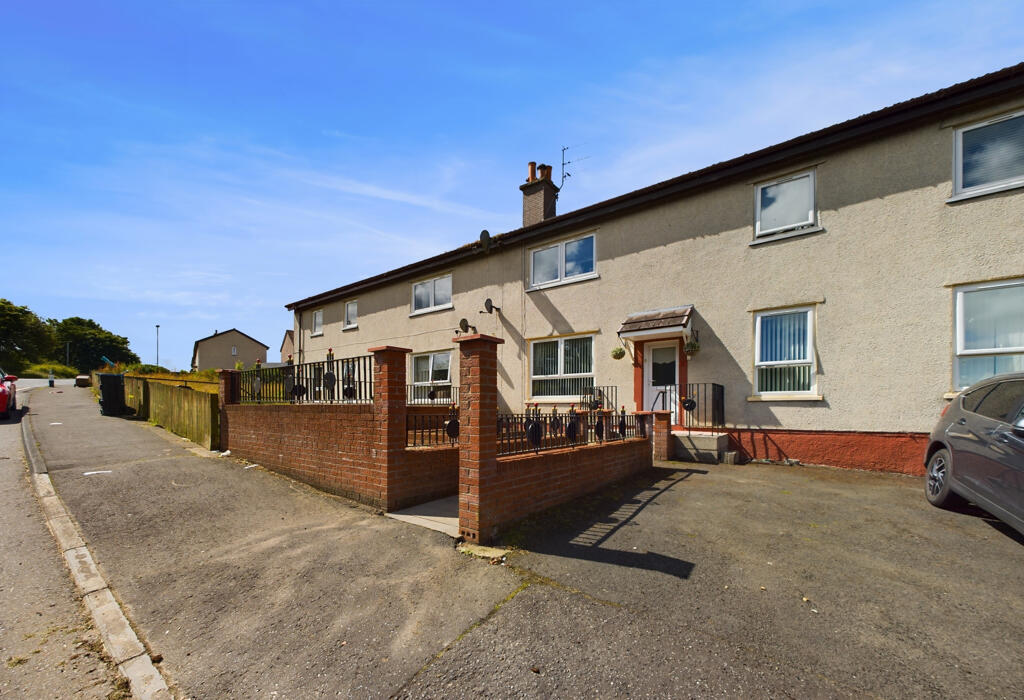 3 bedroom flat for sale in Holmburn Road, Cumnock, Ayrshire, KA18