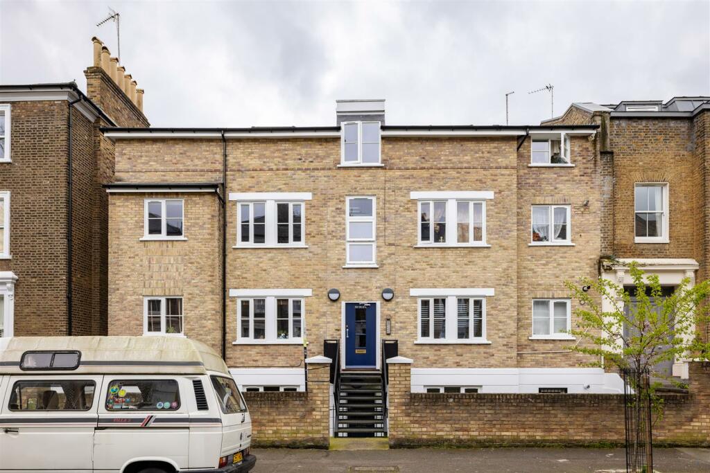 1 bedroom apartment for sale in Darnley Road, Hackney, E9