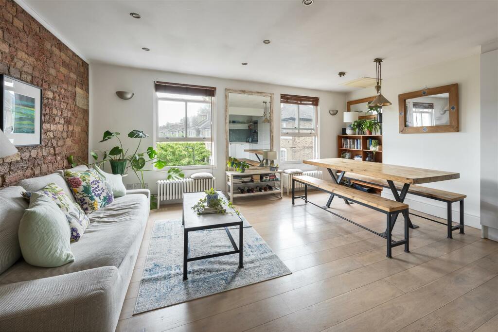 1 bedroom apartment for sale in Wilton Way, Hackney, E8