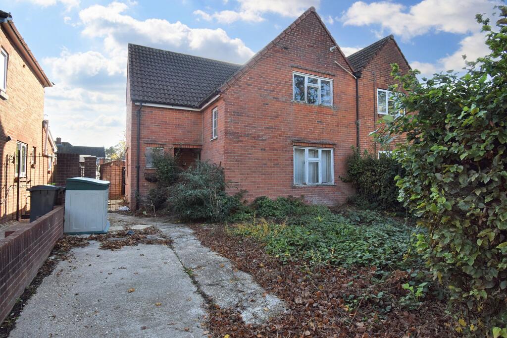3 bedroom semi-detached house