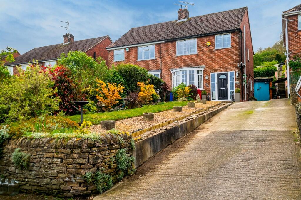 3 bedroom semidetached house for sale in Handley Road, New Whittington