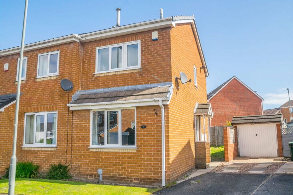 2 bedroom semidetached house for sale in Foxglove Road, Birstall, WF17