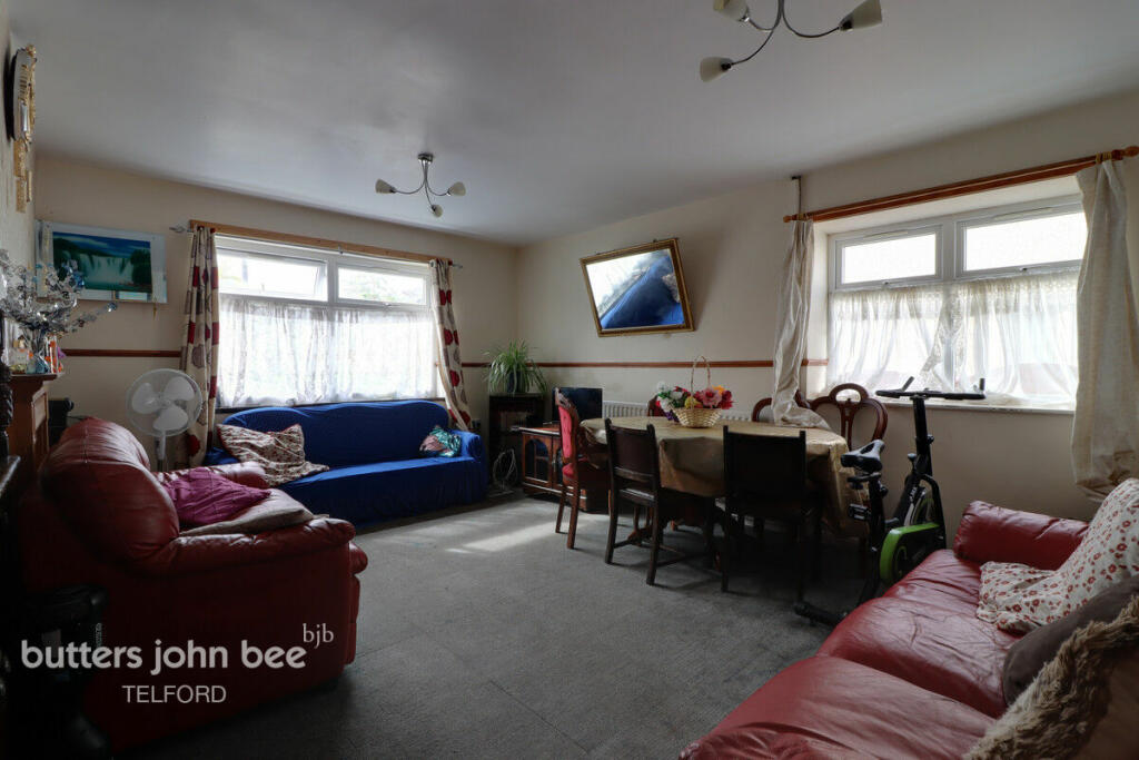 7 bedroom semidetached house for sale in Broadmeadow Green