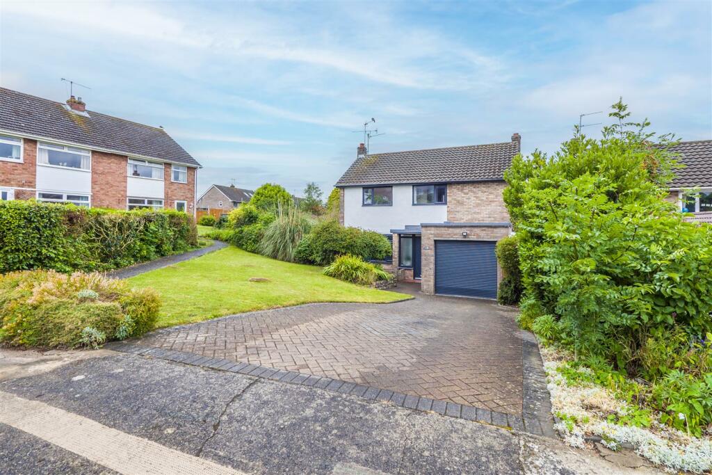 3 bedroom detached house for sale in Uplands Crescent, Llandough