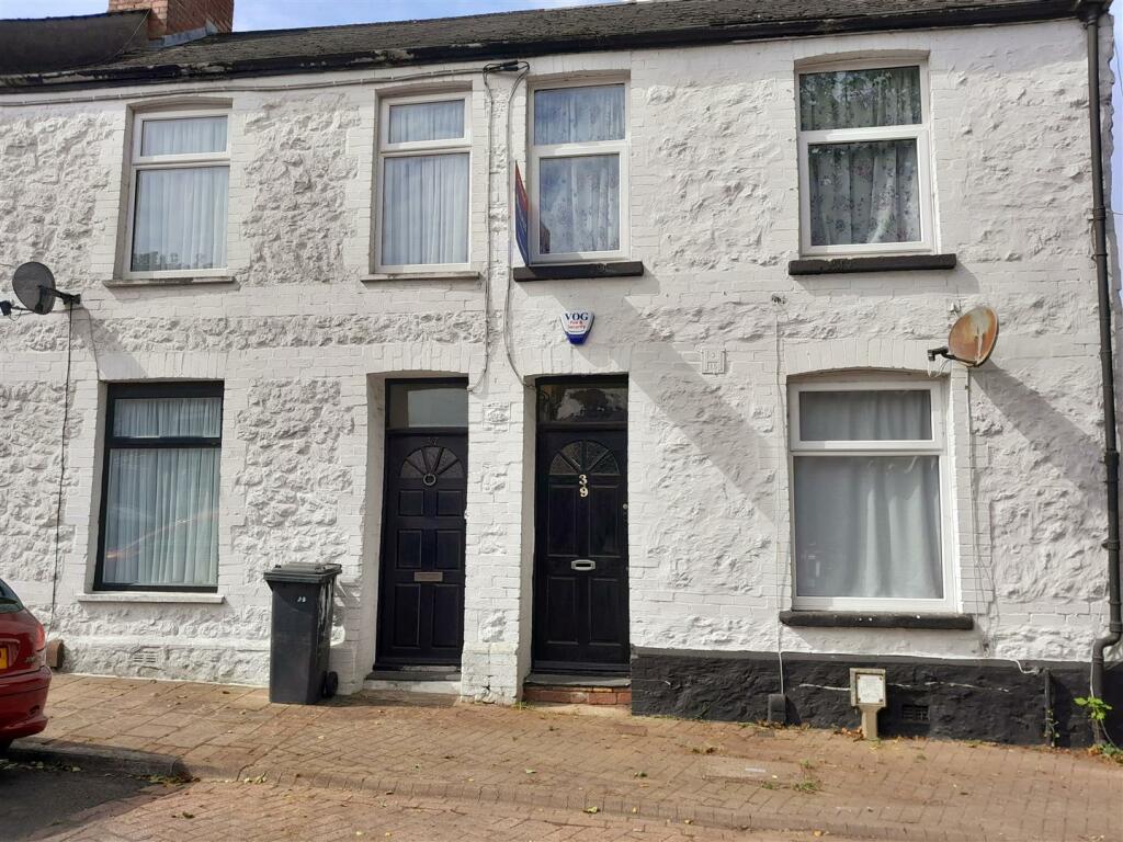 3 bedroom end of terrace house for sale in Fairford Street, Barry, CF63
