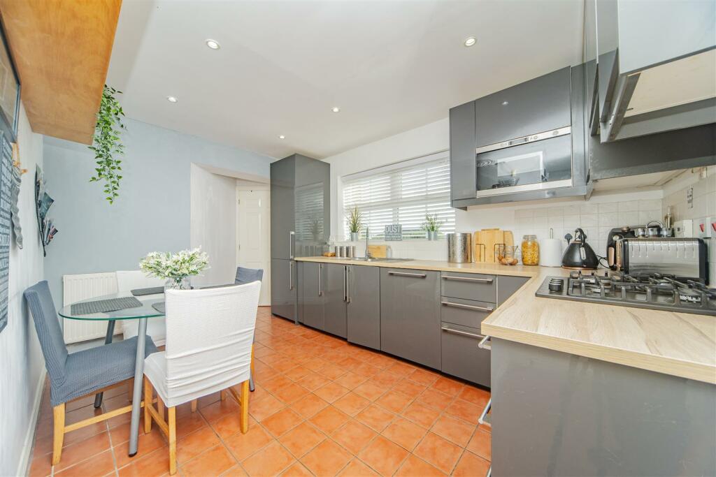 Additional property image - Heol Fioled, Barry
