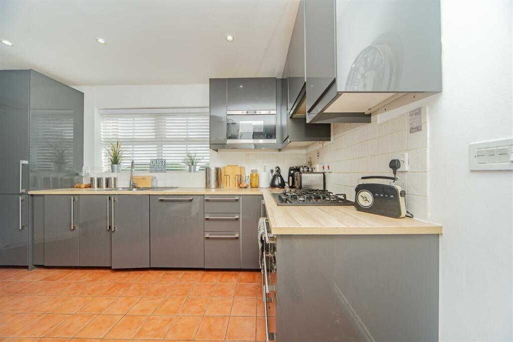 Additional property image - Heol Fioled, Barry