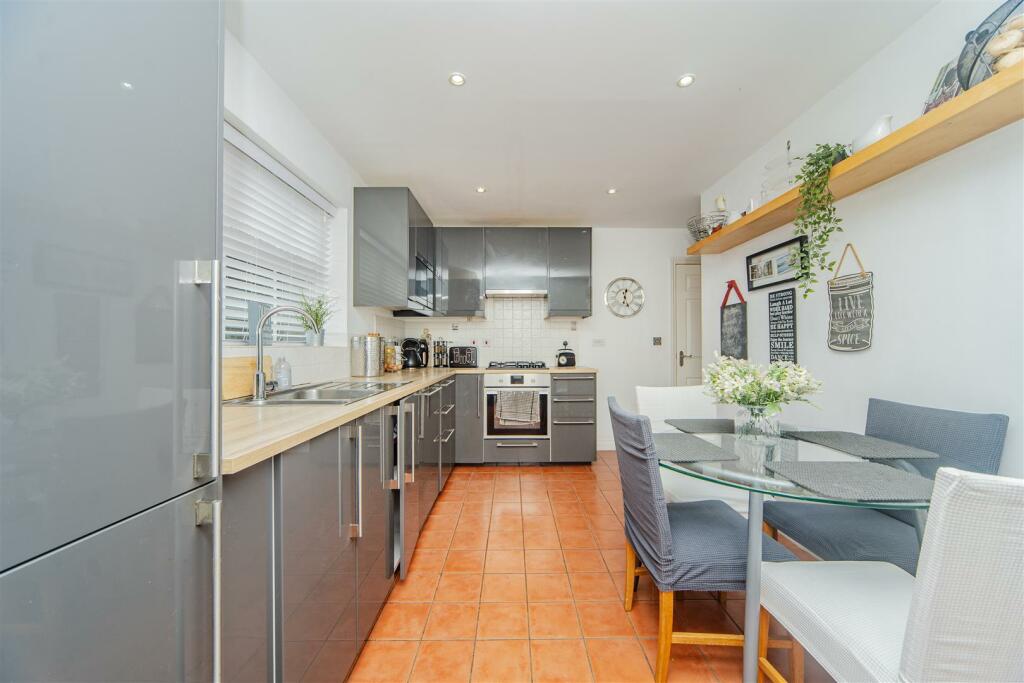 Additional property image - Heol Fioled, Barry
