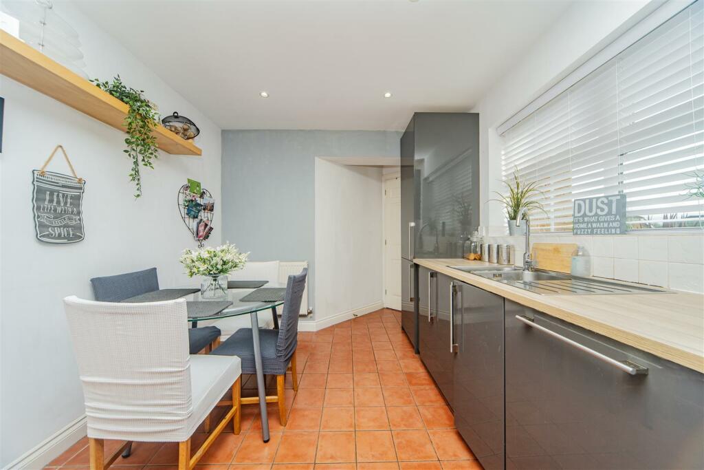 Additional property image - Heol Fioled, Barry