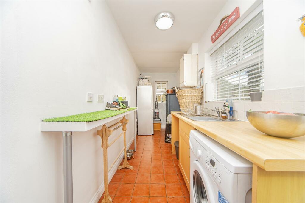 Additional property image - Heol Fioled, Barry