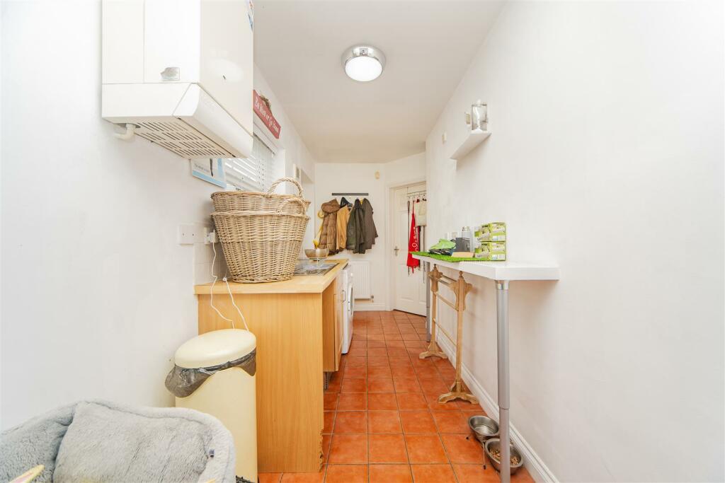 Additional property image - Heol Fioled, Barry
