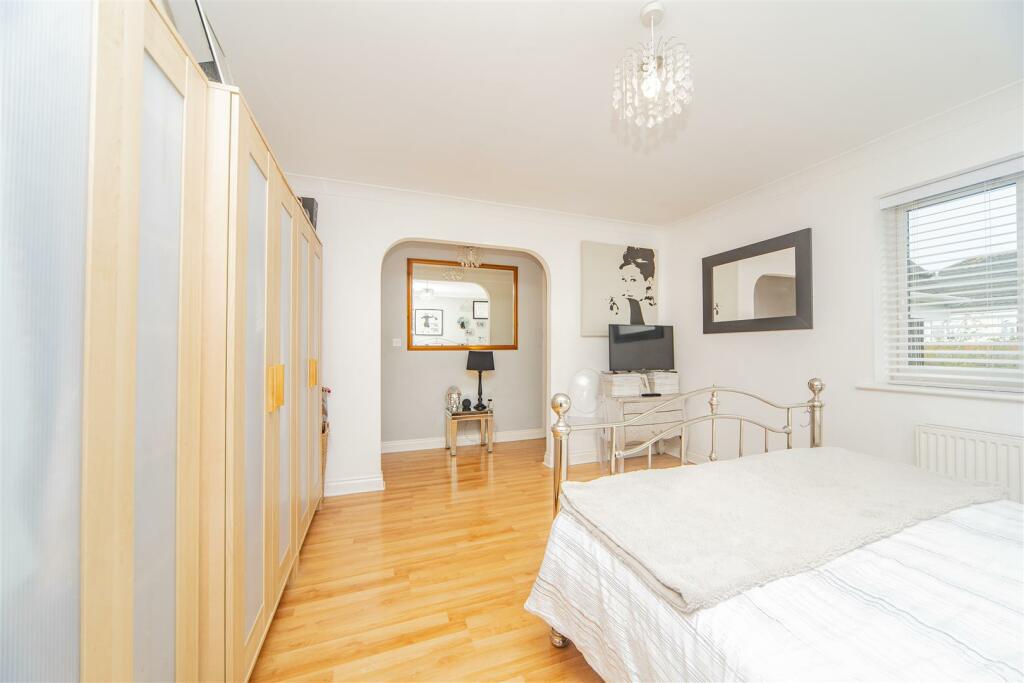 Additional property image - Heol Fioled, Barry