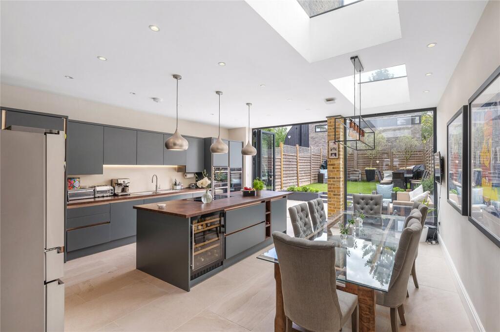 Main image of property: Raleigh Gardens, London, SW2