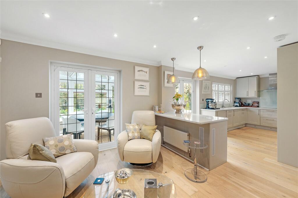 5 bedroom detached house for sale in Wagtail Walk, Beckenham, BR3