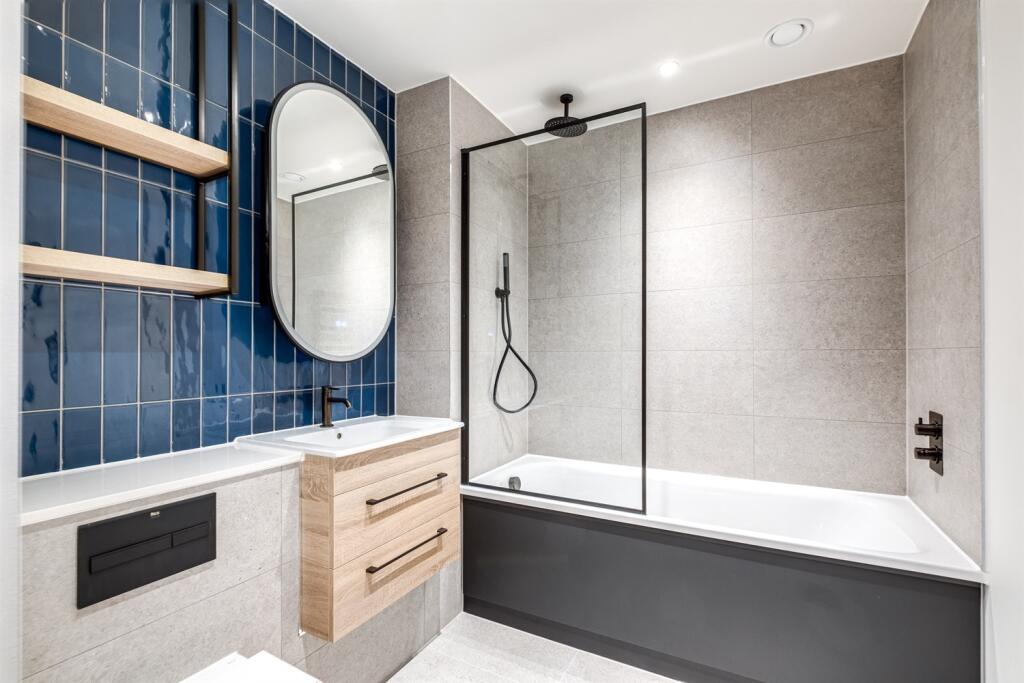 Main image of property: Belmont Wharf, Glasswater Locks, B4