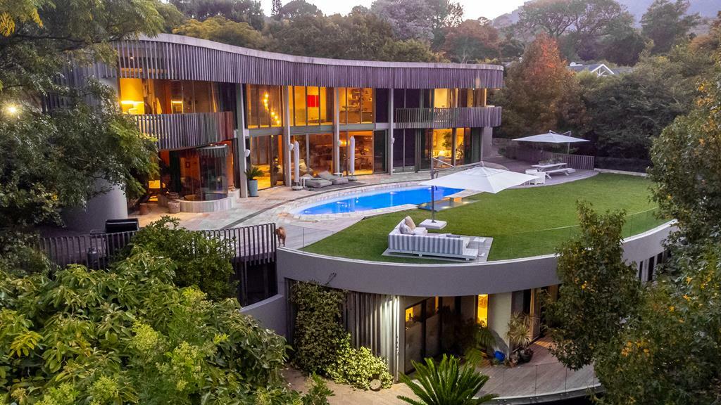 6 bed home in South Africa...