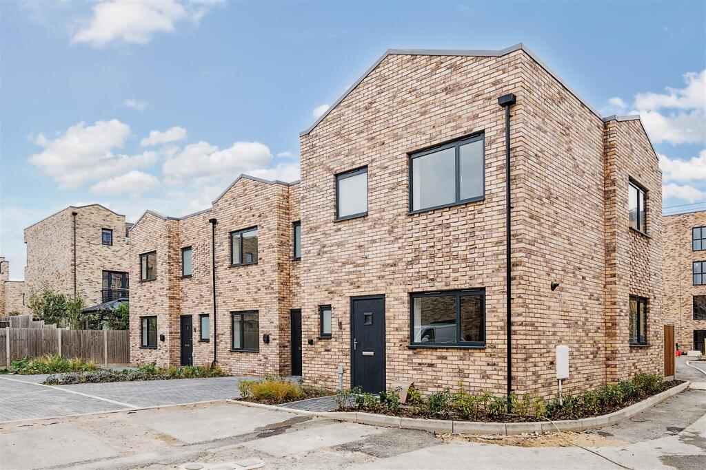 Main image of property: Bridgewater Close, Nottingham