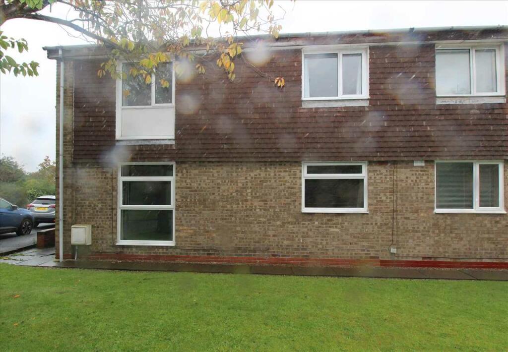 2 bedroom flat for sale in Oakley Drive, Cramlington, NE23