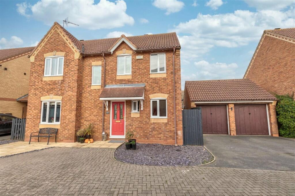 4 bedroom detached house for sale in Azalea Close, Abington Vale, NN3