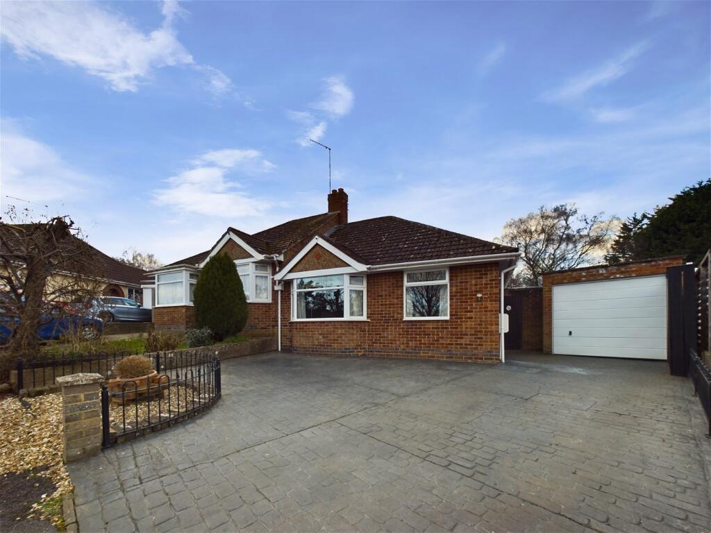 2 bedroom semidetached bungalow for sale in Burford Avenue, Boothville