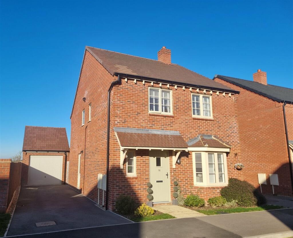 4 bedroom detached house for sale in Brickfield Close, Moulton, NN3