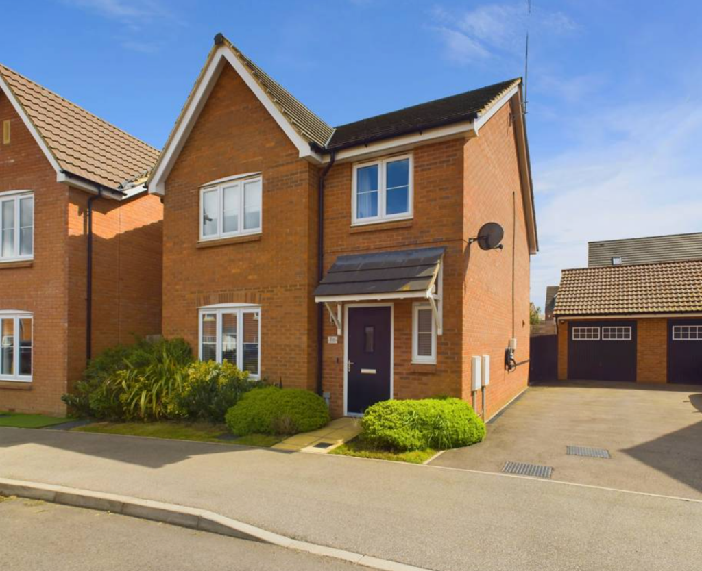 4 bedroom detached house for sale in Mulbridge Way, Moulton, NN3